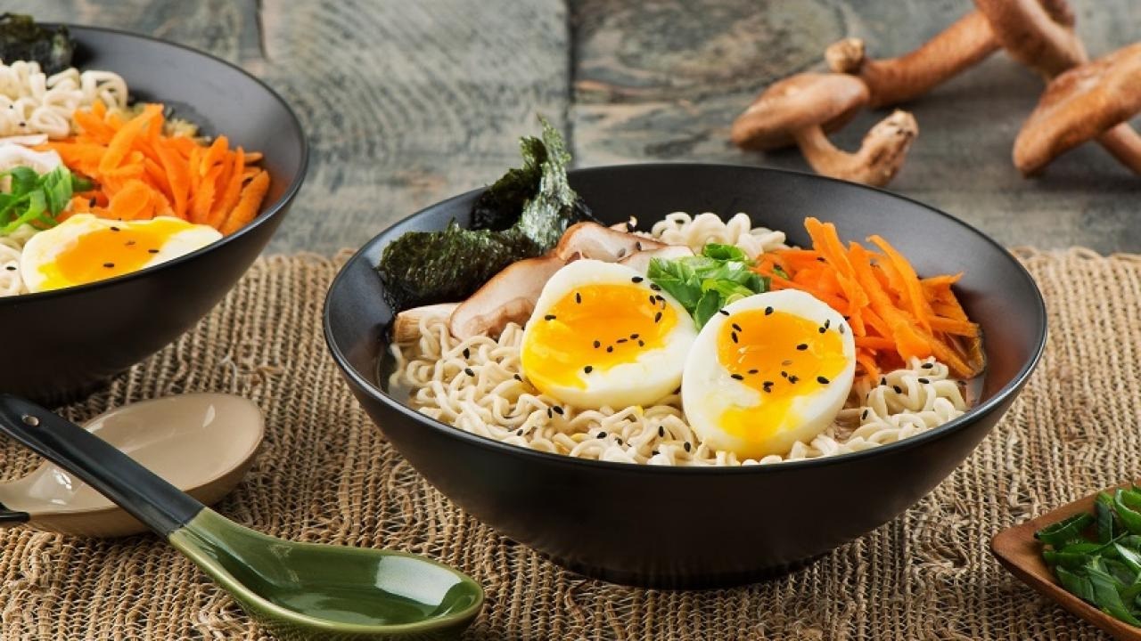 how-to-cook-an-egg-in-instant-ramen