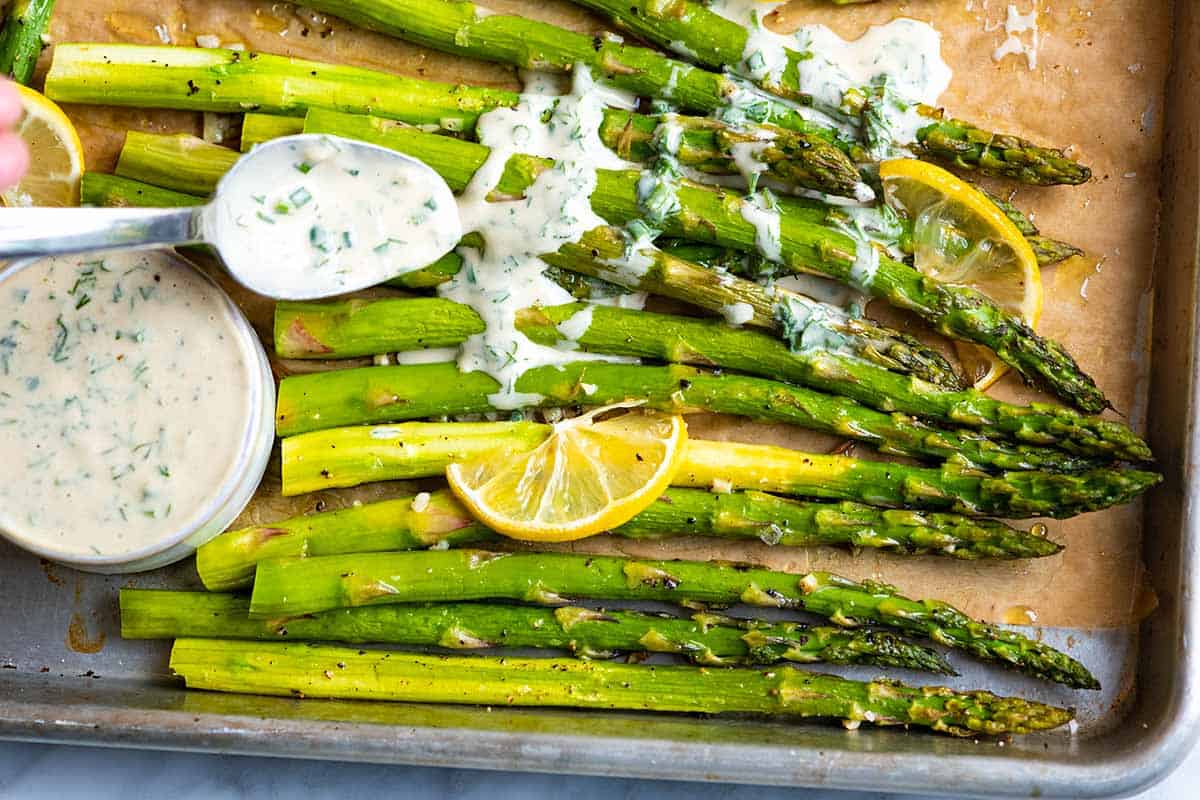 how-to-cook-asparagus-in-the-oven-with-butter-and-garlic