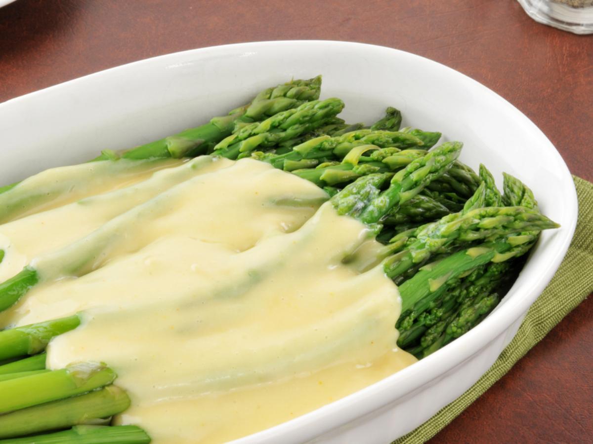how-to-cook-asparagus-with-hollandaise-sauce