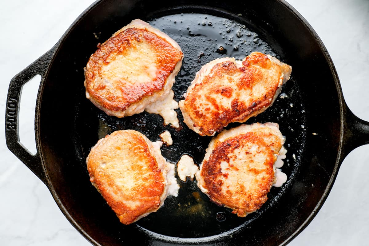 how-to-cook-boneless-pork-chops-in-cast-iron-skillet