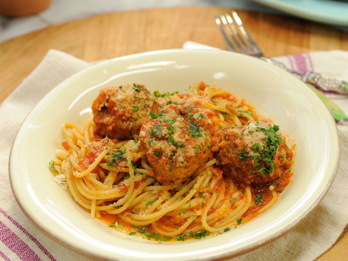 how-to-cook-chef-boyardee-spaghetti-and-meatballs