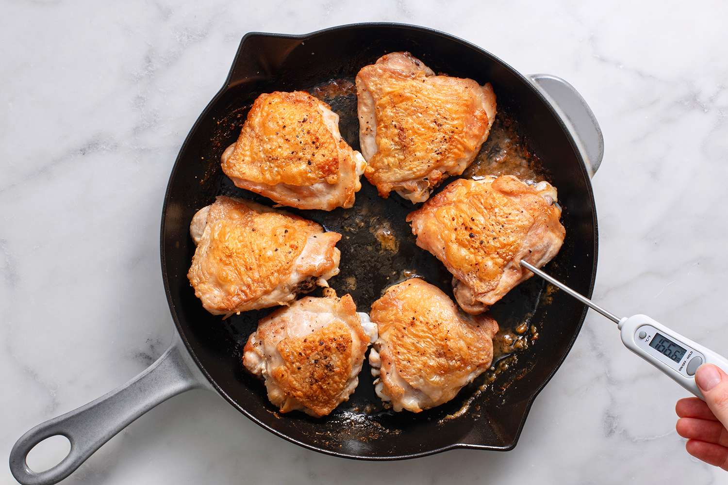 how-to-cook-chicken-thighs-in-a-skillet