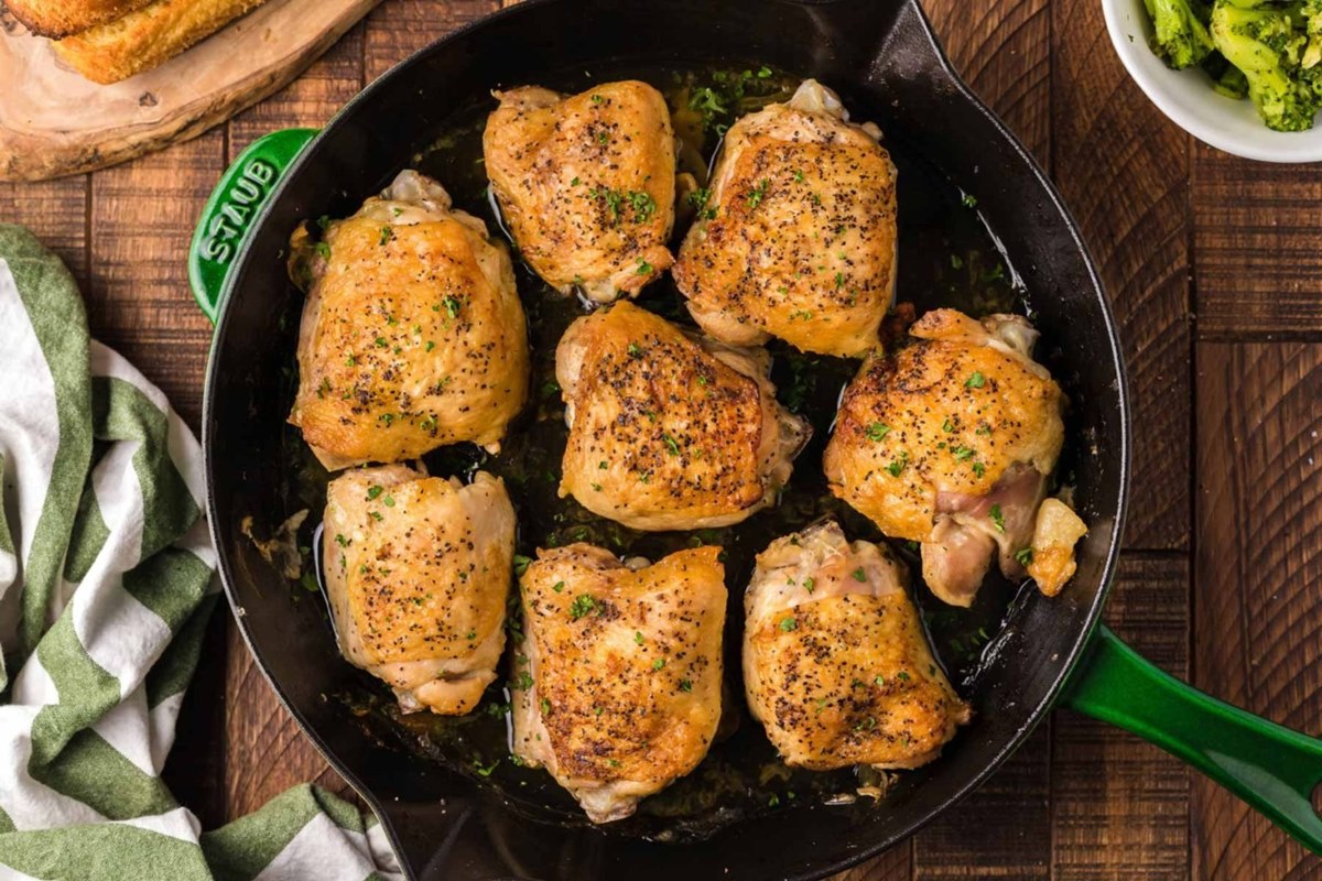 how-to-cook-chicken-thighs-in-cast-iron