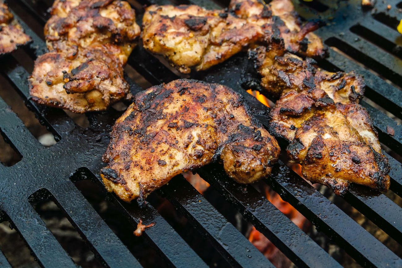 how-to-cook-chicken-thighs-on-a-charcoal-grill