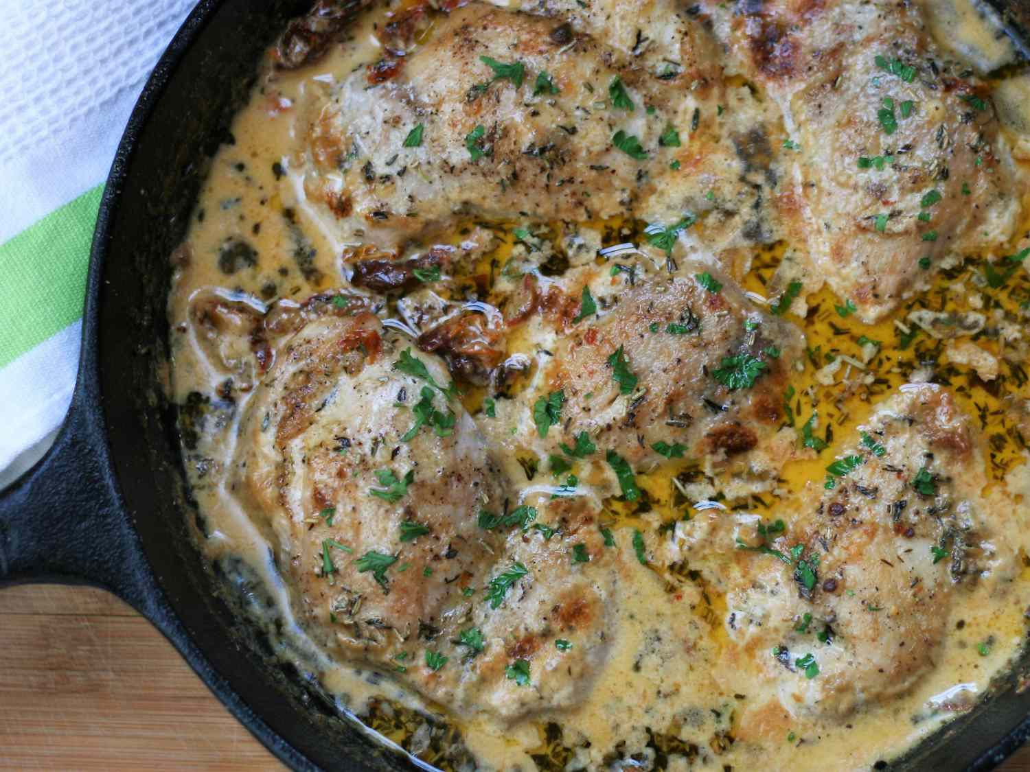 how-to-cook-chicken-thighs-on-skillet