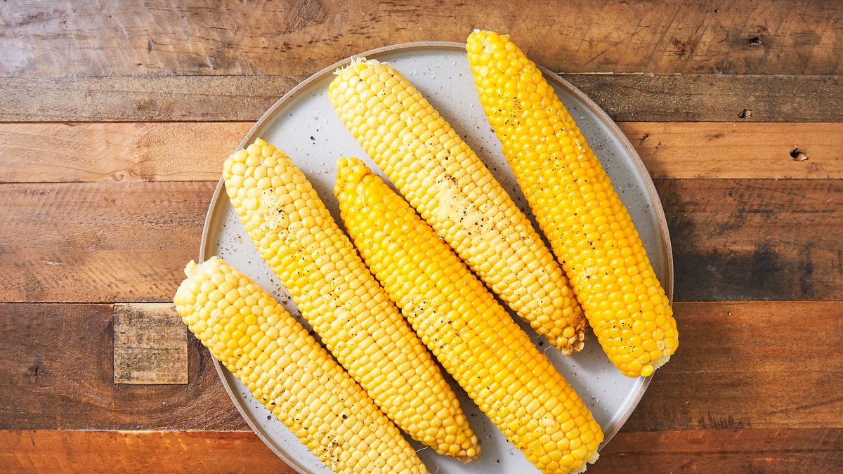 how-to-cook-corn-on-the-cob-in-a-microwave