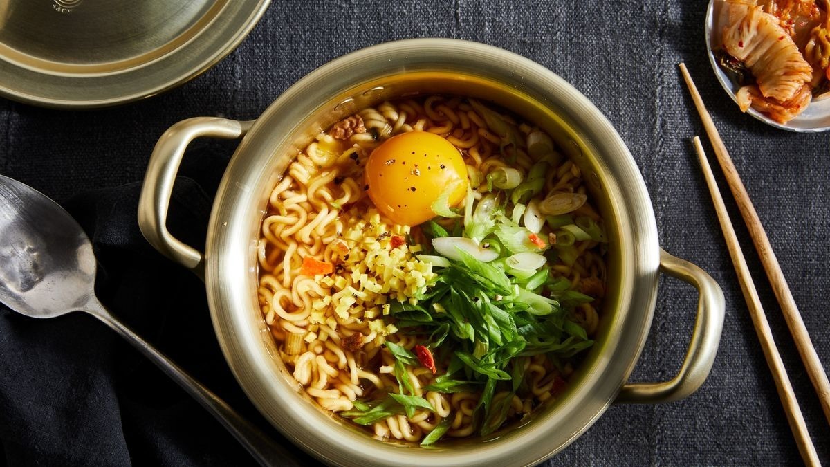 how-to-cook-egg-in-instant-ramen