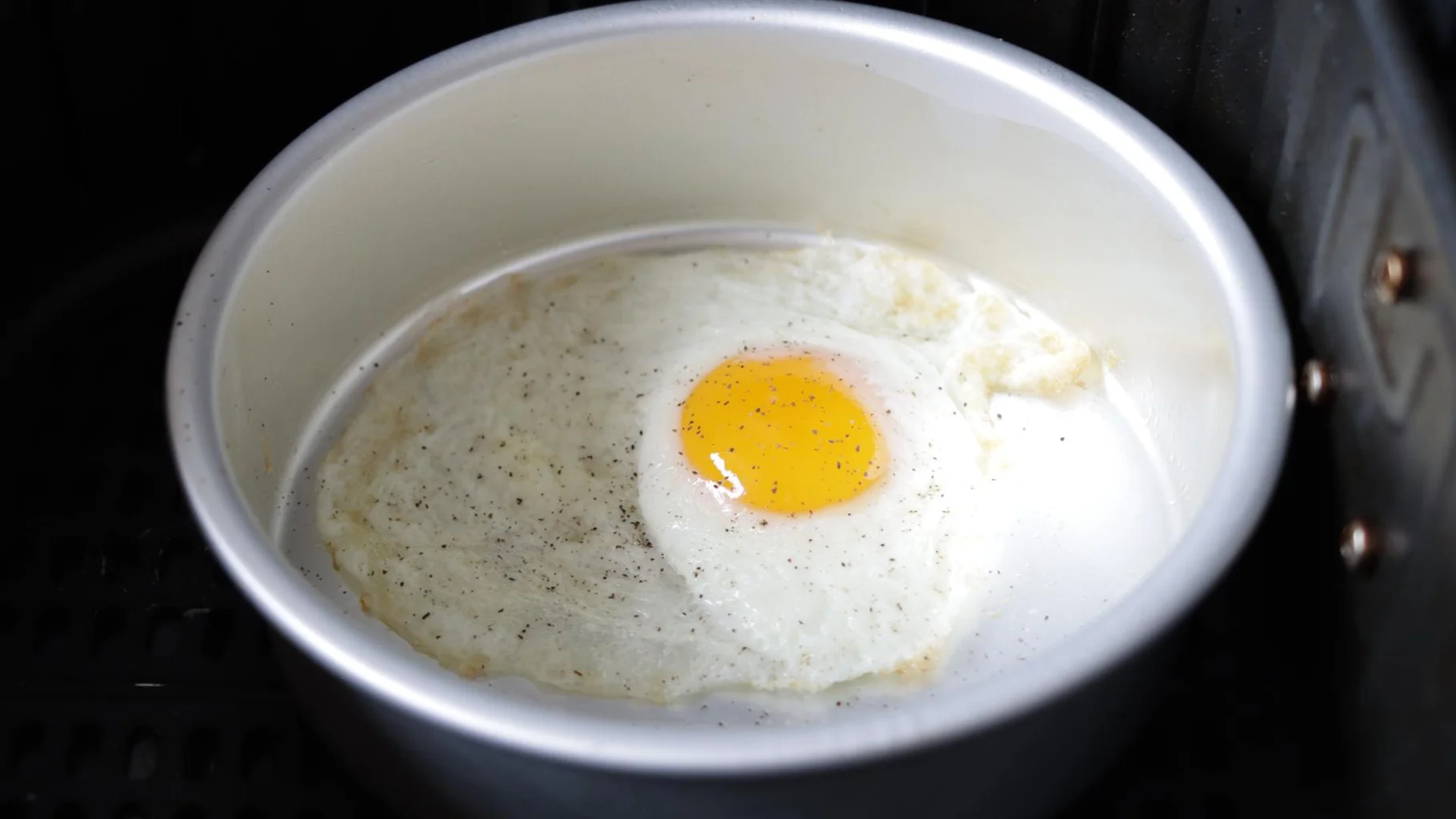 how-to-cook-fried-egg-in-air-fryer