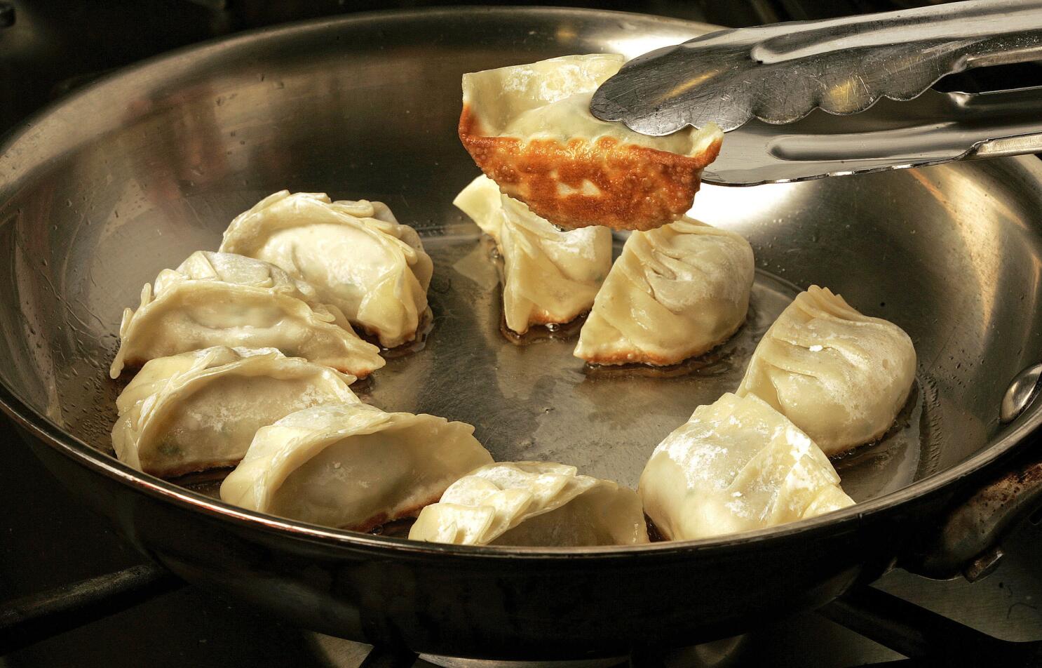how-to-cook-frozen-dumplings-in-a-pan