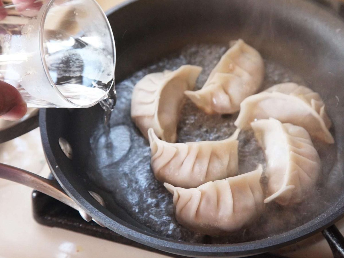 how-to-cook-frozen-soup-dumplings-without-a-steamer