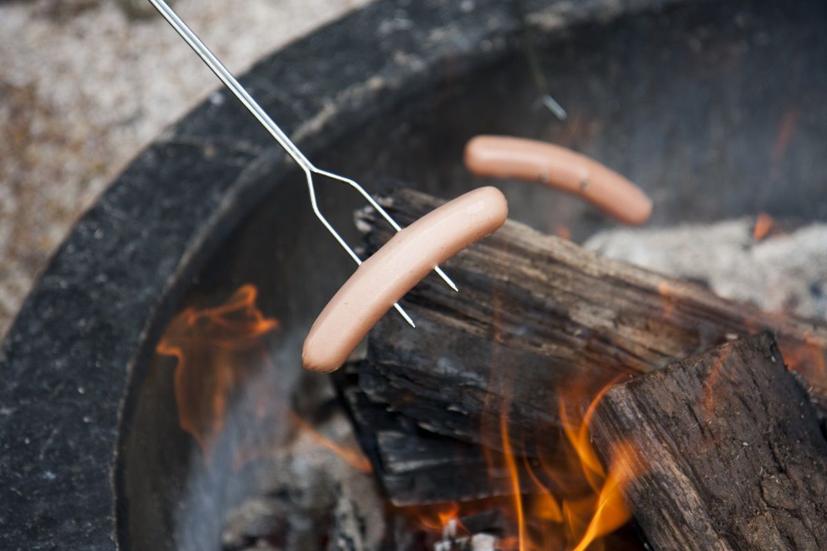 how-to-cook-hot-dogs-over-an-open-fire