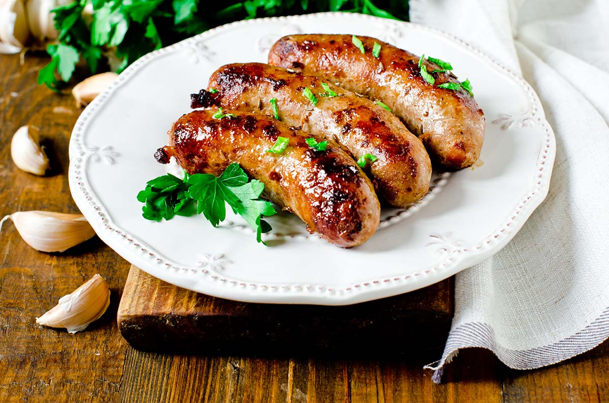https://recipes.net/wp-content/uploads/2023/11/how-to-cook-italian-turkey-sausage-1701113161.jpg
