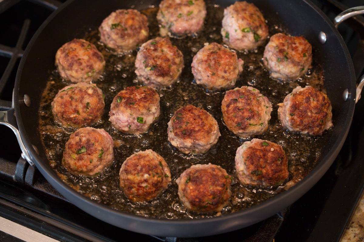 how-to-cook-meatballs-in-pan