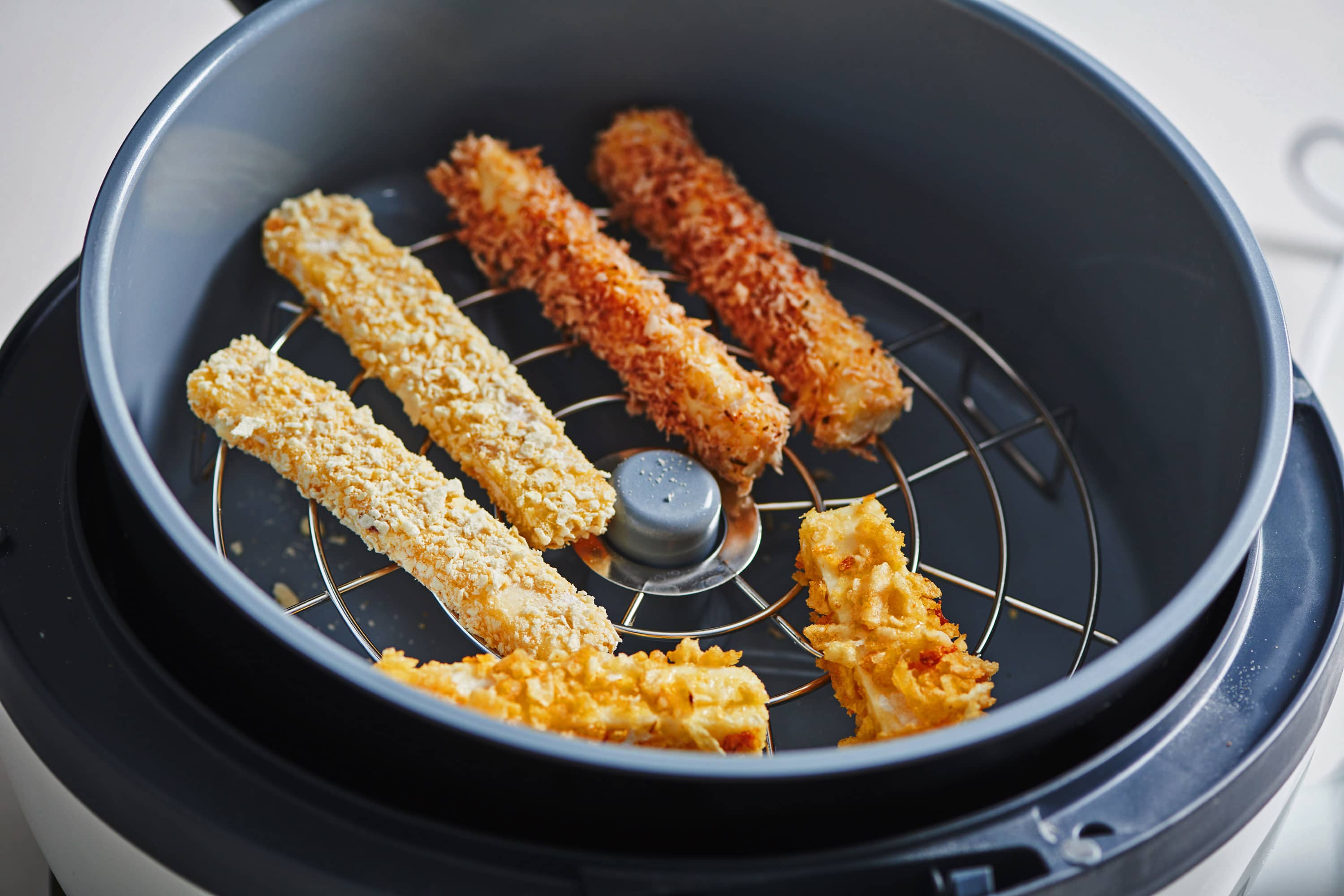 how-to-cook-mozzarella-sticks-in-an-air-fryer
