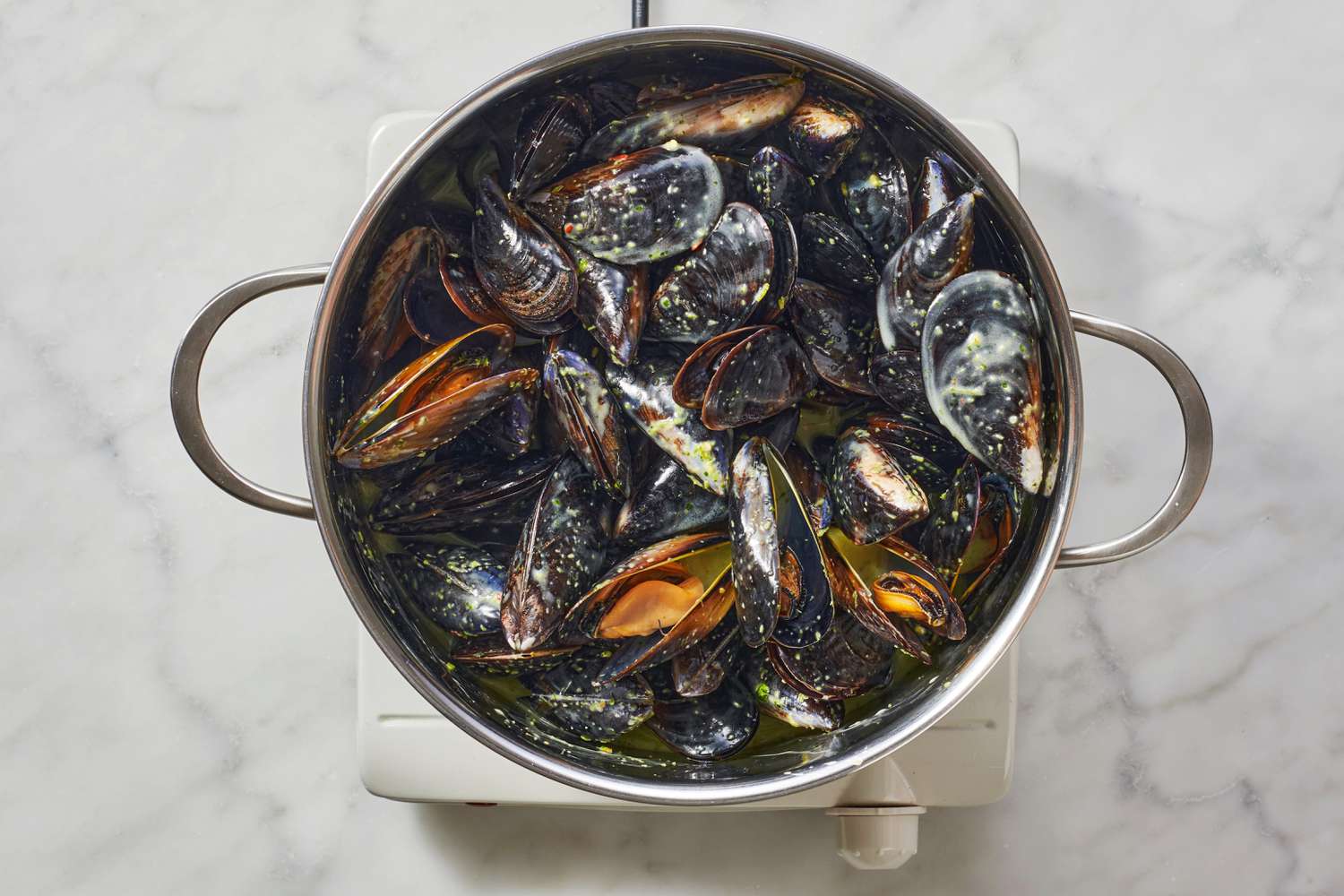 how-to-cook-mussels-in-a-pan