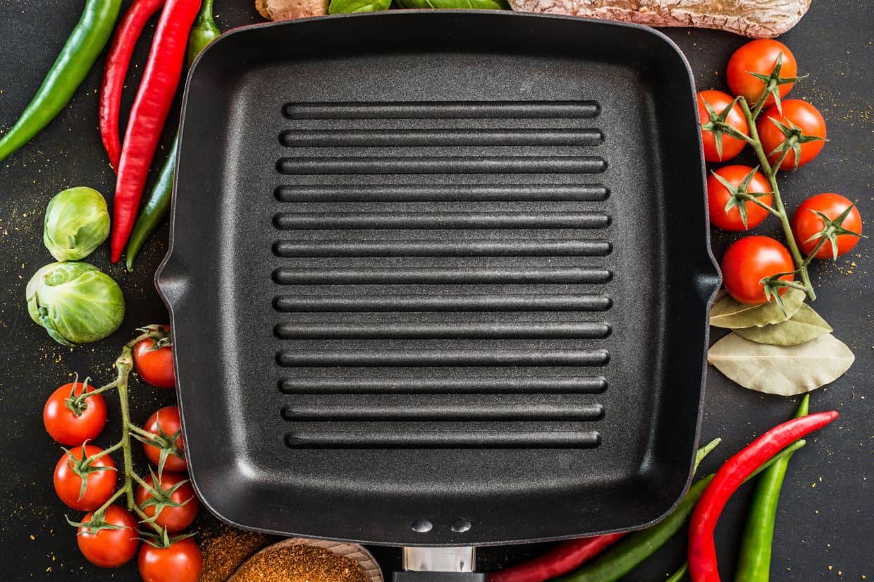 https://recipes.net/wp-content/uploads/2023/11/how-to-cook-on-a-cast-iron-grill-pan-1700059875.jpg