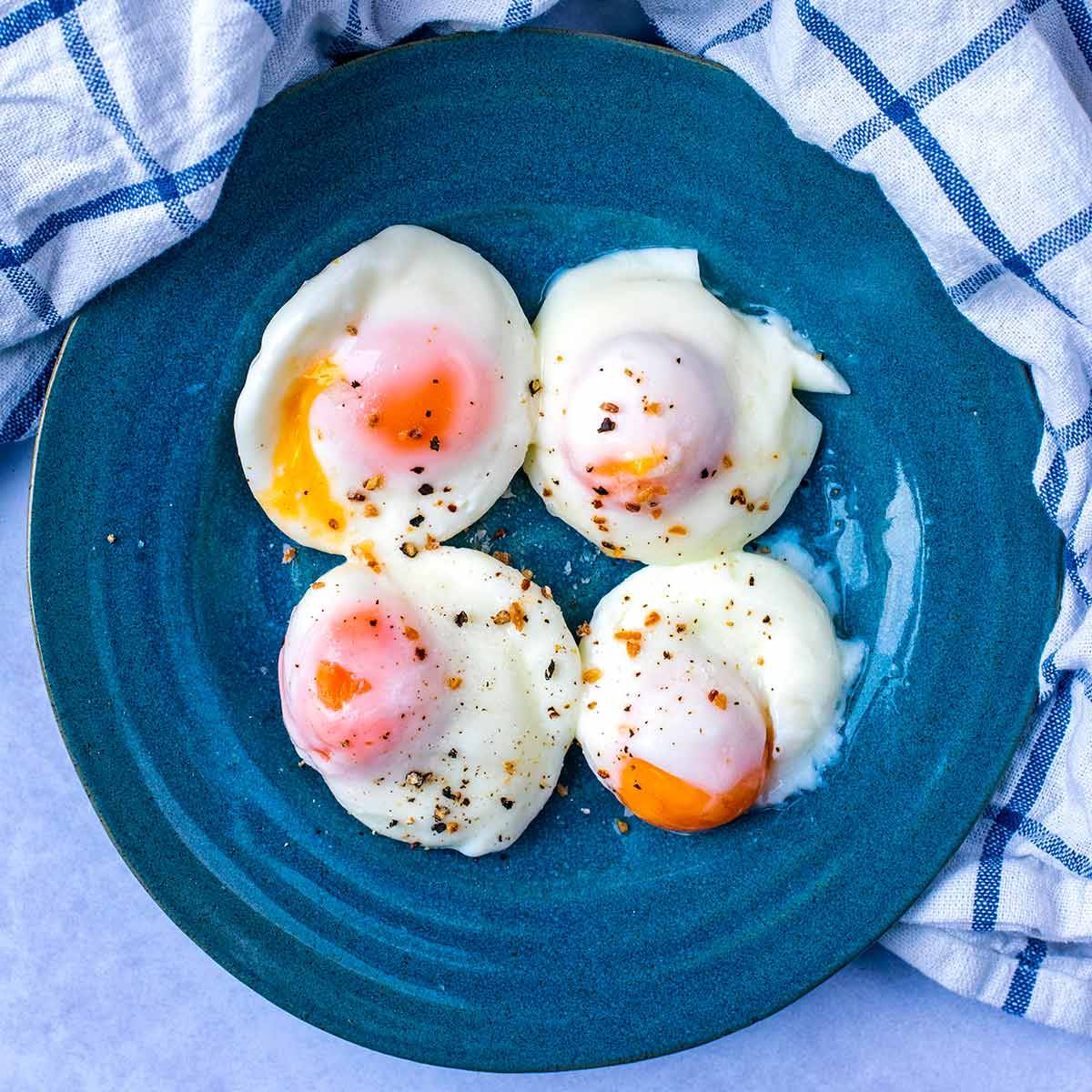 how-to-cook-poached-eggs-in-the-microwave