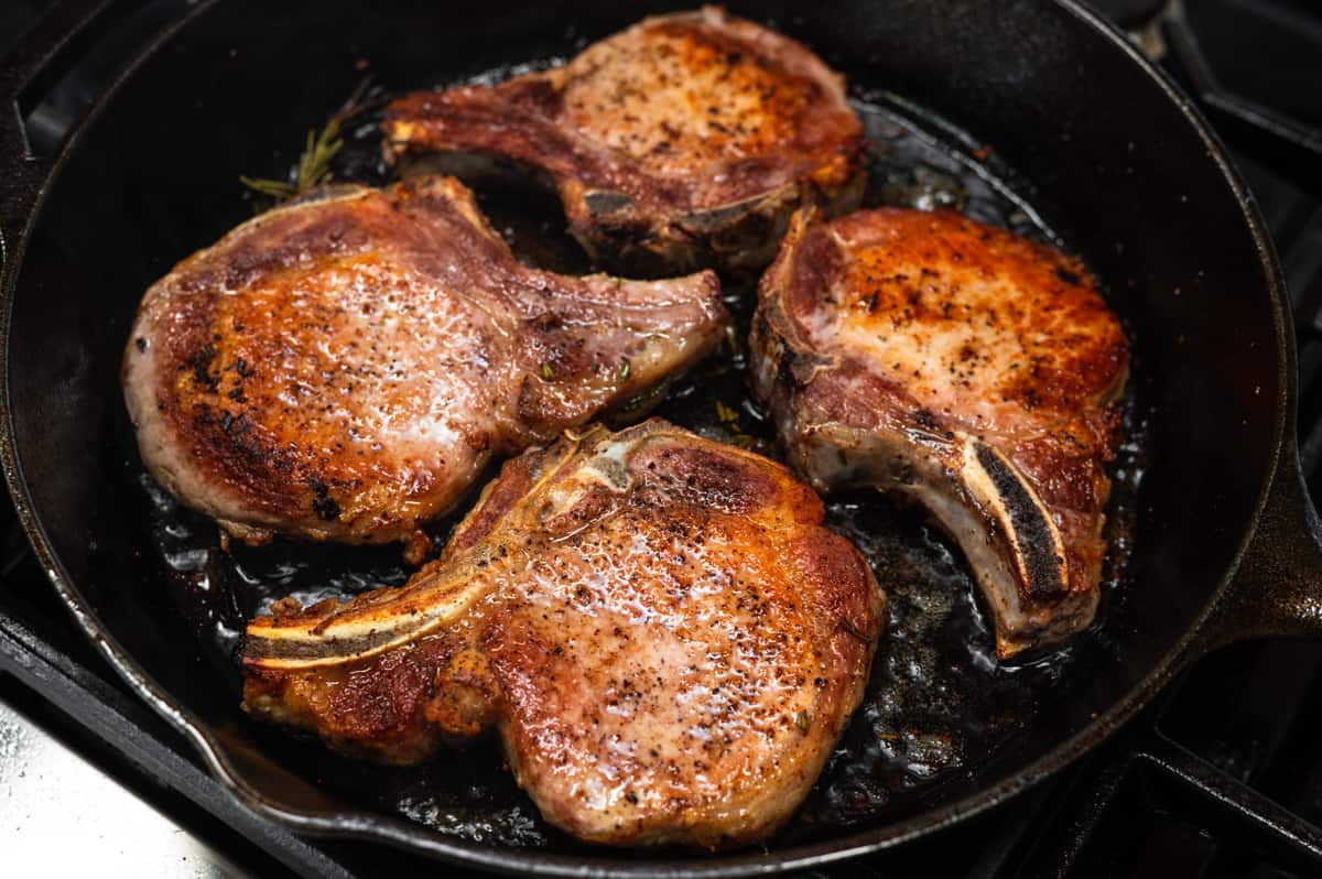 how-to-cook-pork-chops-in-cast-iron