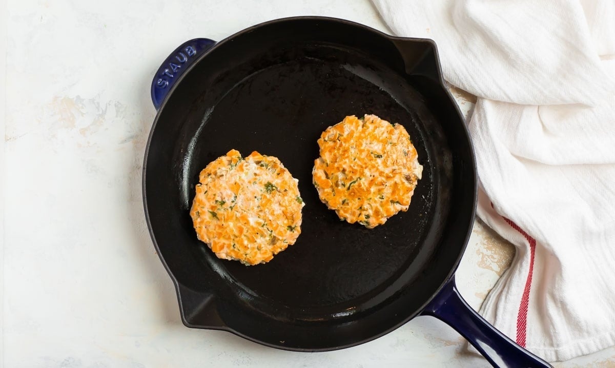 how-to-cook-salmon-burgers-on-stove