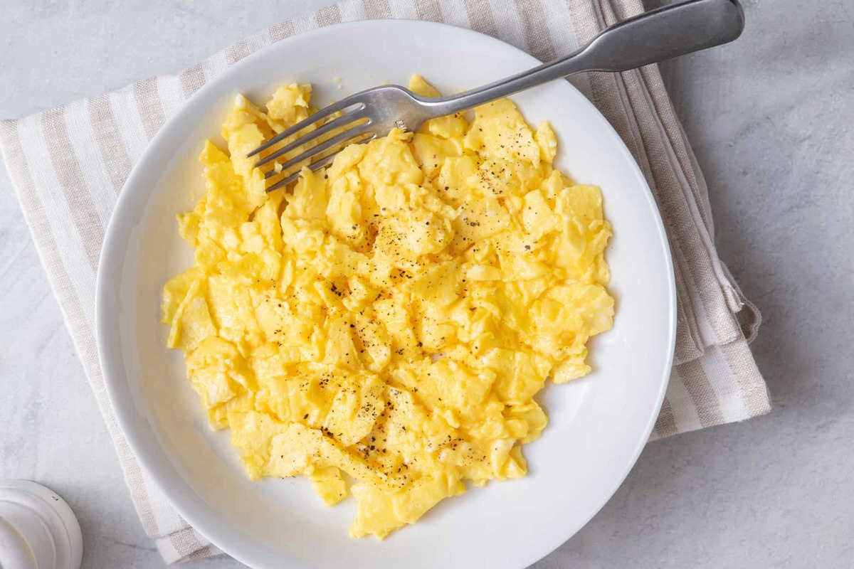 how-to-cook-scrambled-eggs-in-stainless-steel