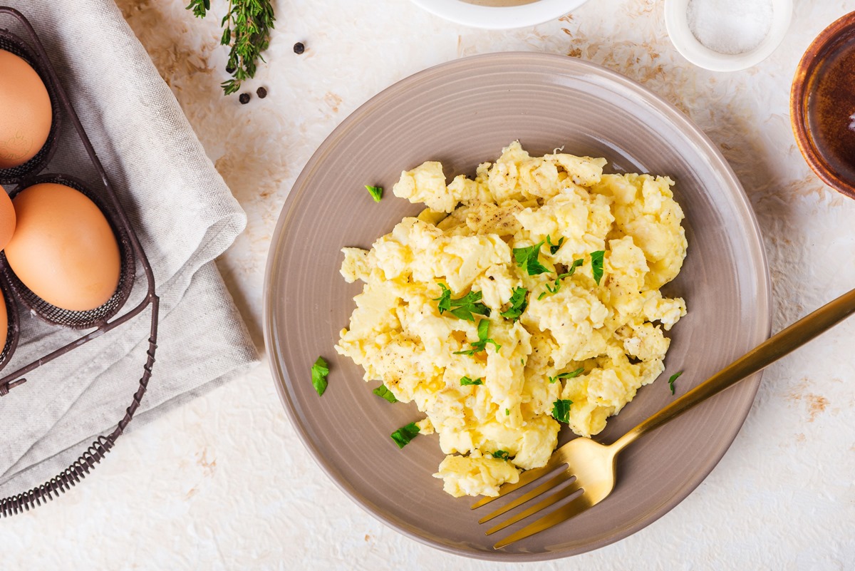 how-to-cook-scrambled-eggs-without-oil