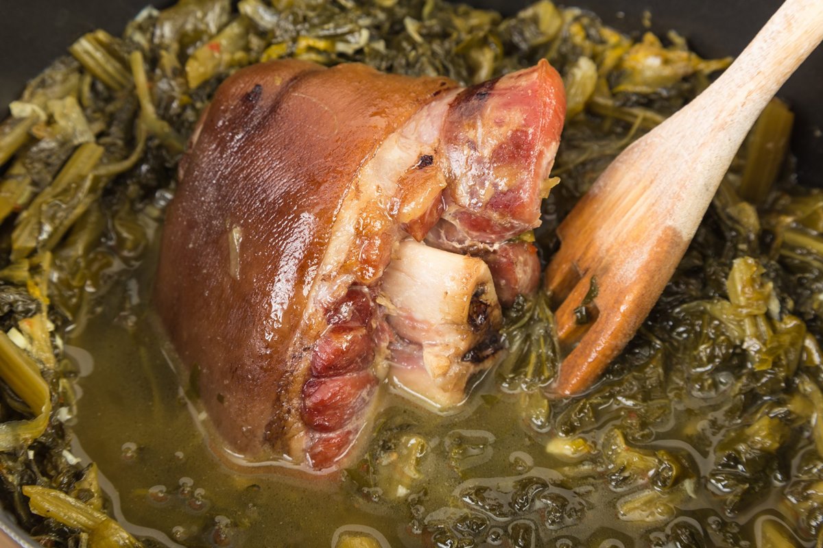 how-to-cook-smoked-ham-hocks-on-the-stove