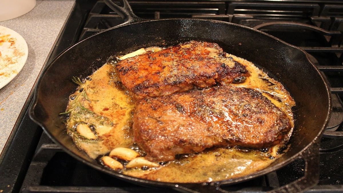 how-to-cook-strip-steak-in-cast-iron
