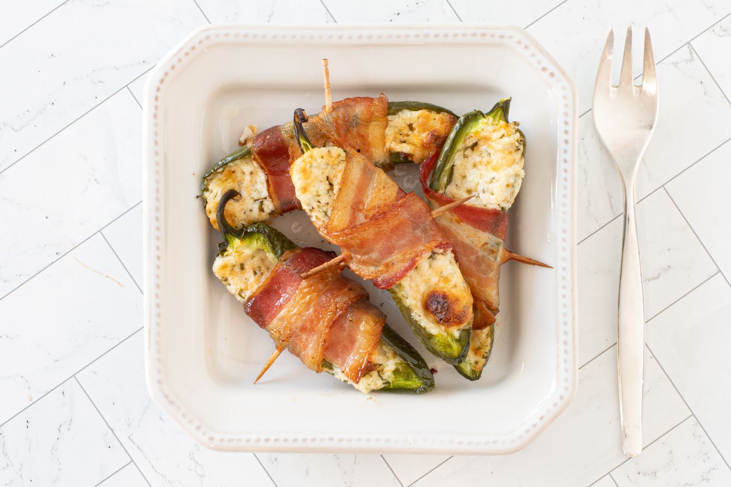 how-to-cook-stuffed-jalapenos-wrapped-in-bacon