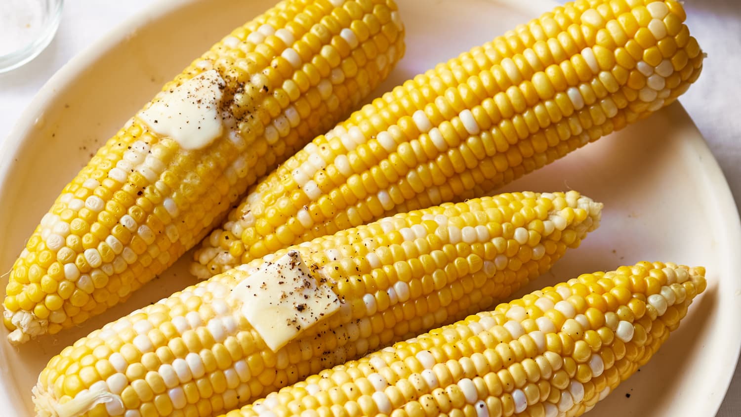 how-to-cook-sweet-corn-in-the-microwave