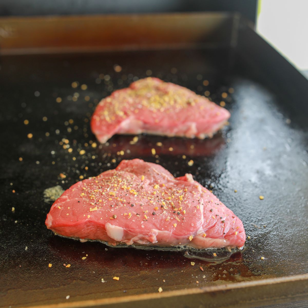 Grilling Steak on a Griddle / Grill Plate 