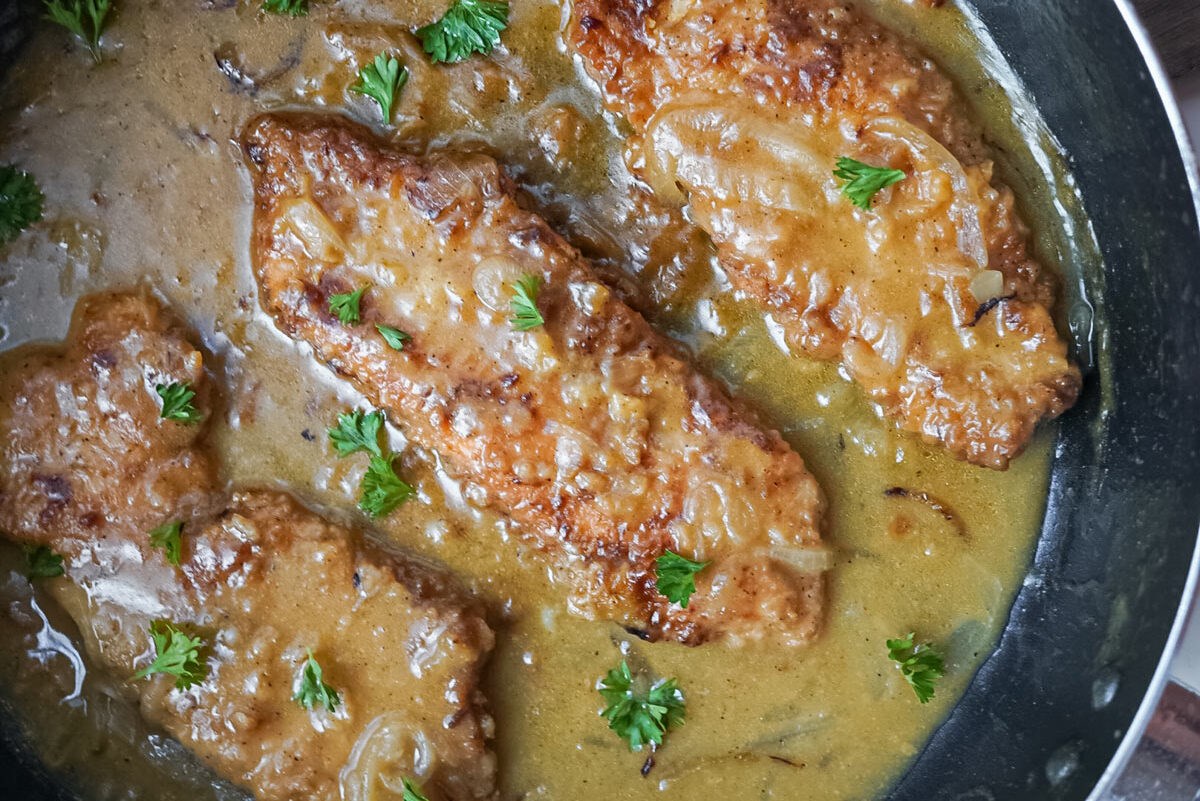https://recipes.net/wp-content/uploads/2023/11/how-to-cook-turkey-chops-on-the-stove-1699626663.jpg
