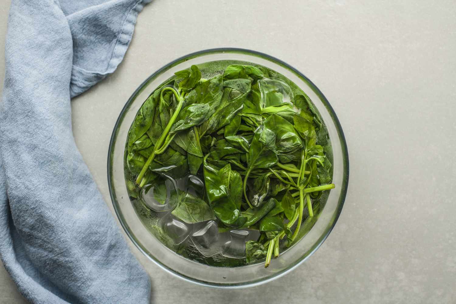 how-to-blanch-basil-for-pesto