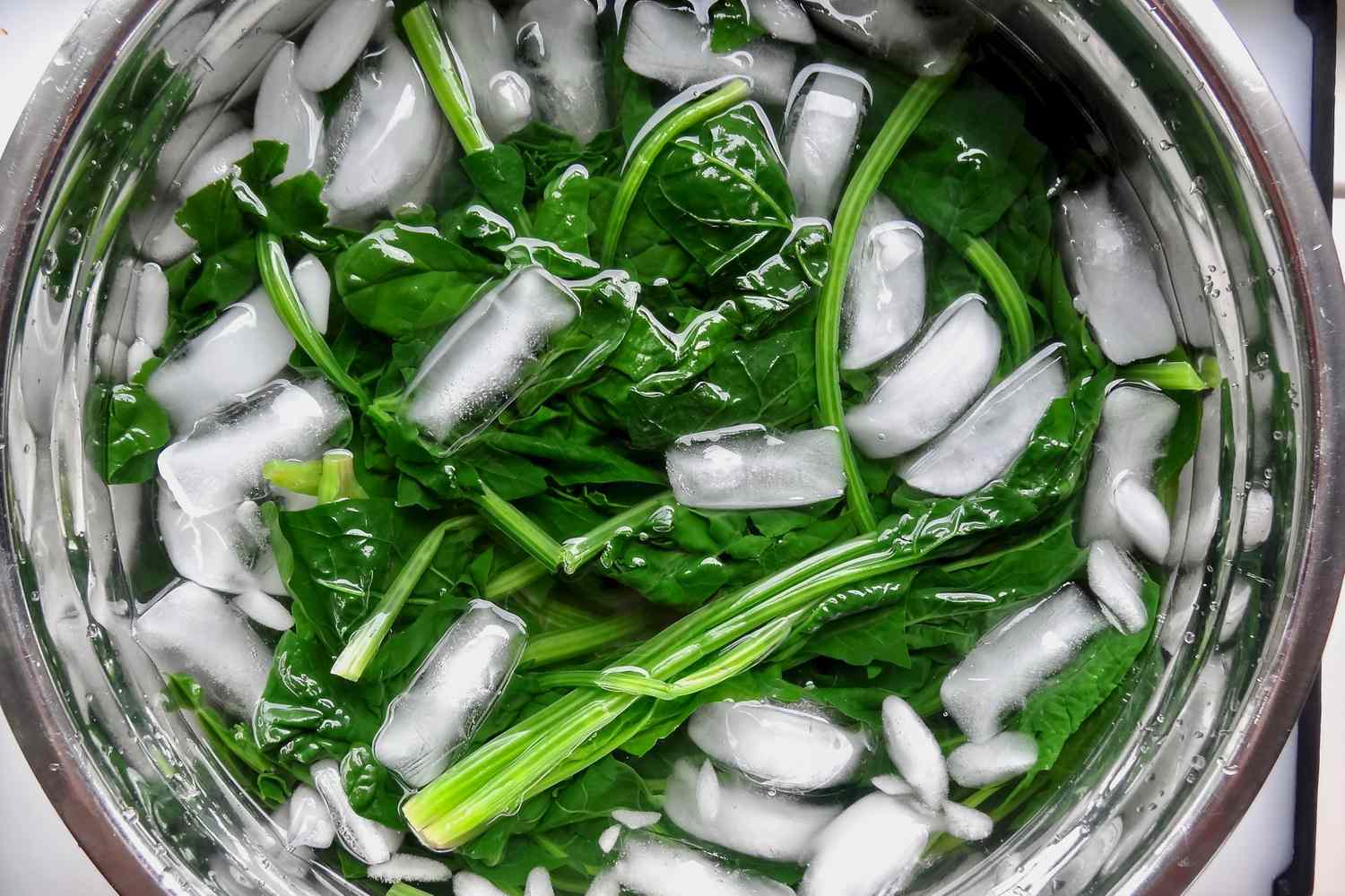 how-to-blanch-spinach-for-mystery-snail