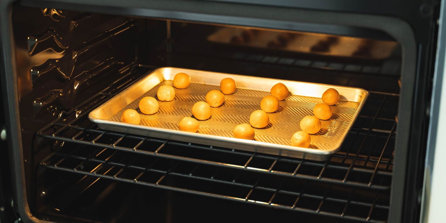 Tips for Positioning the Shelves in the Oven for Baking, Miller Maytag  Home Appliance Center
