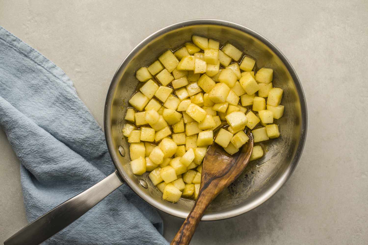 how-to-caramelize-chopped-apples