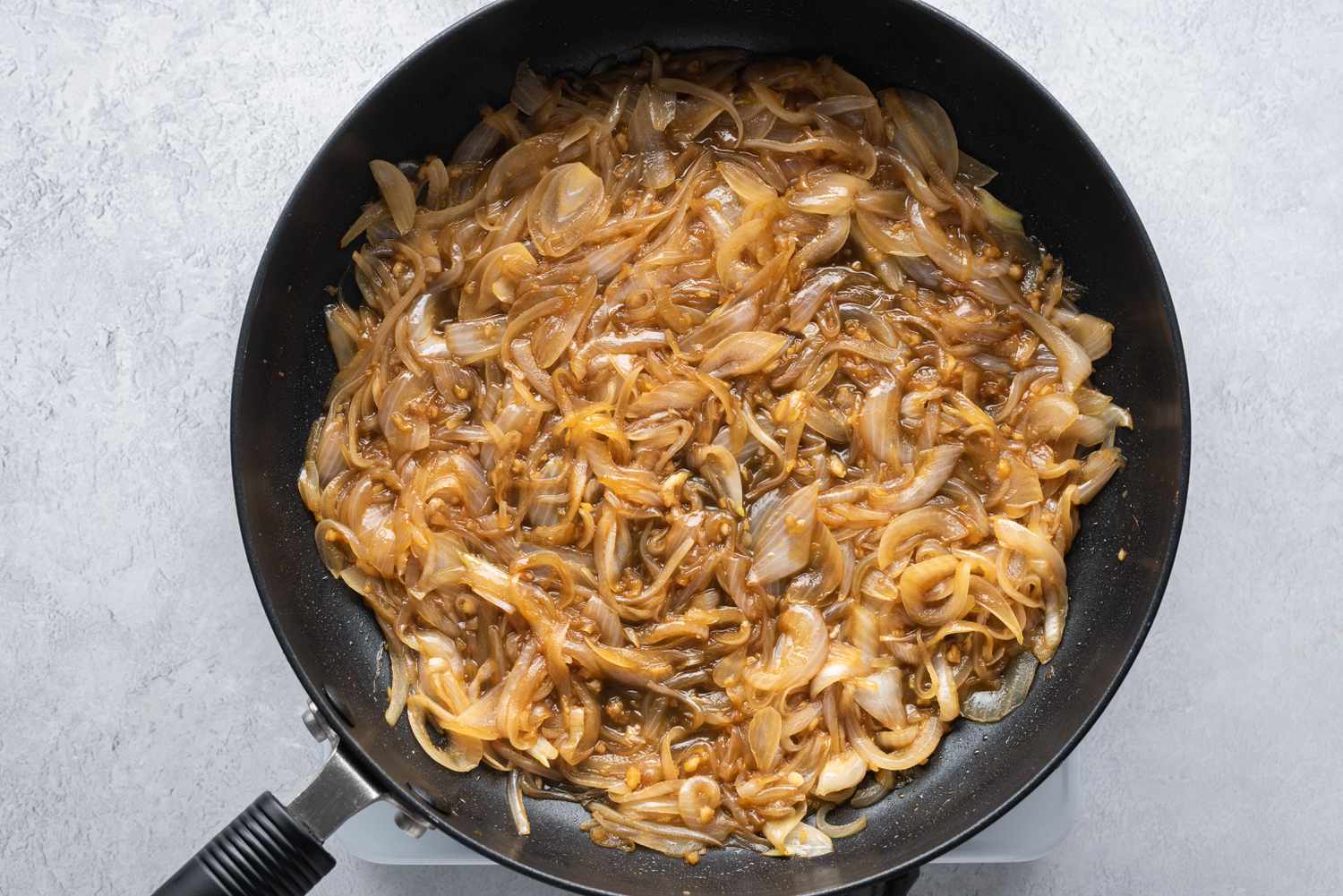 how-to-caramelize-onion-and-garlic