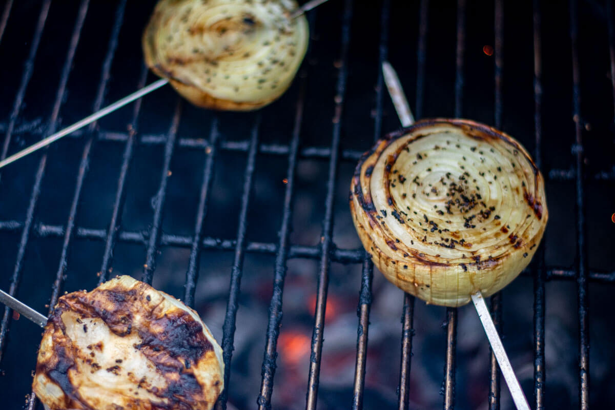 how-to-caramelize-onions-on-grill