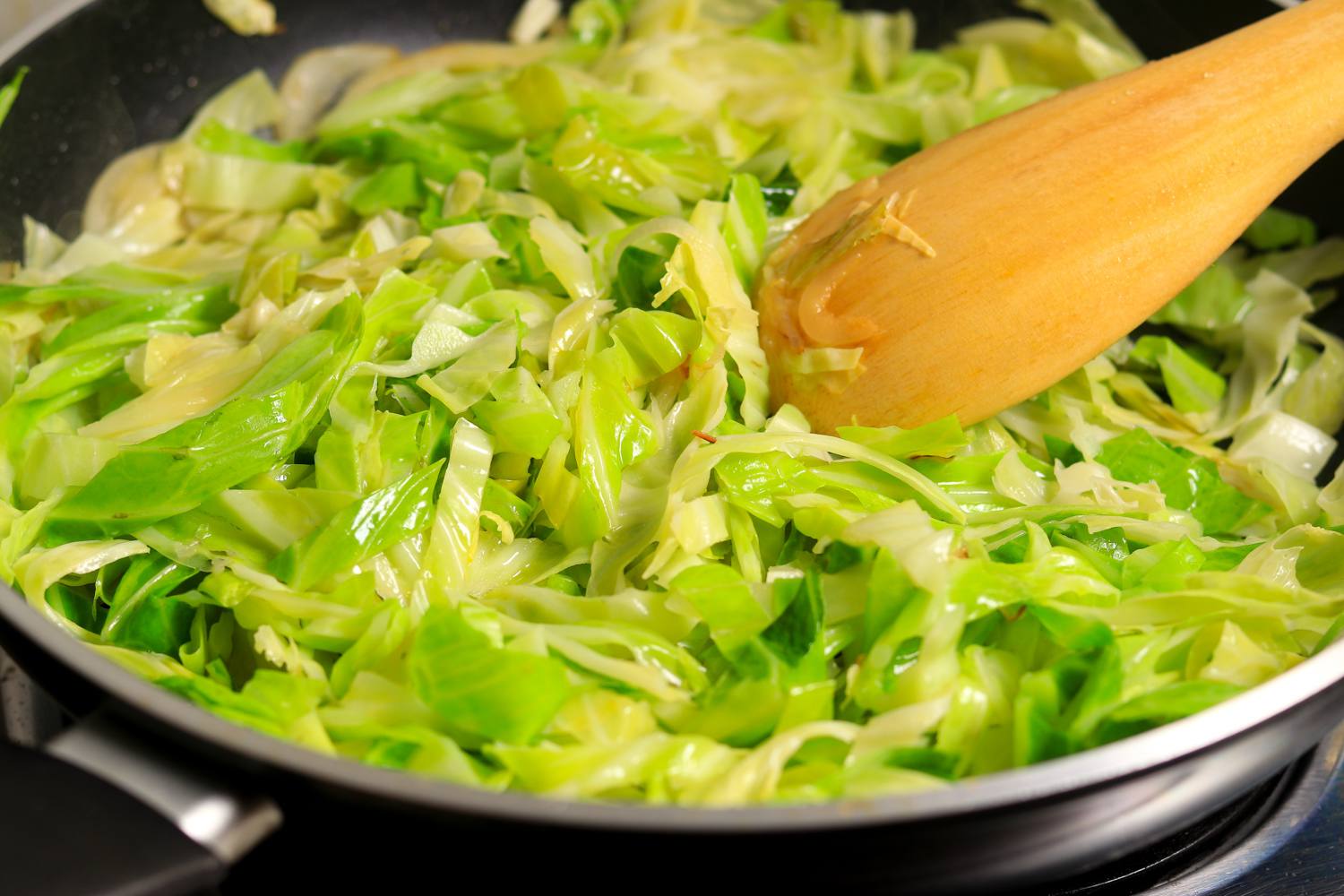 how-to-cook-a-cabbage-on-the-stove