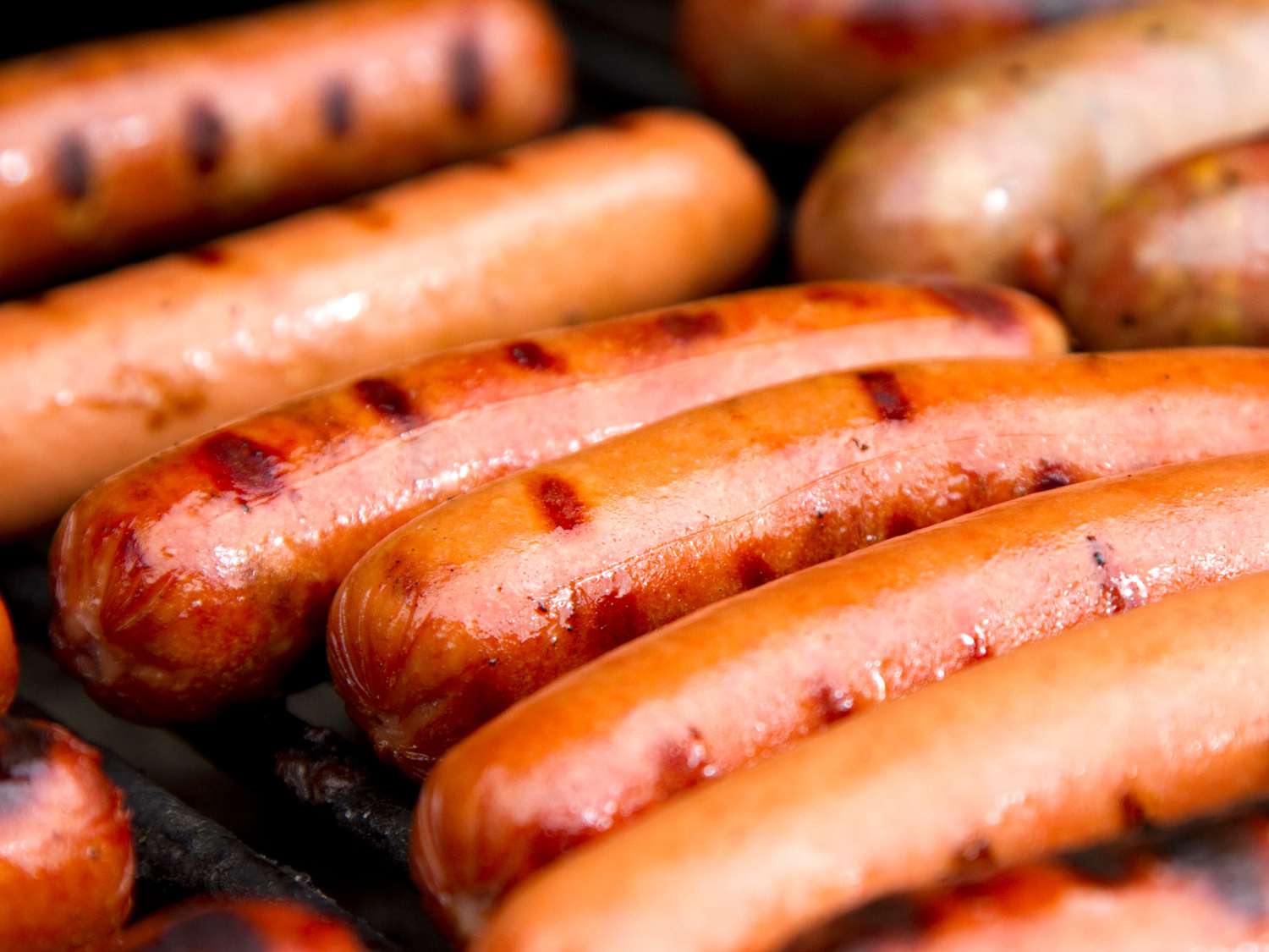 how-to-cook-a-hot-dog-on-the-grill