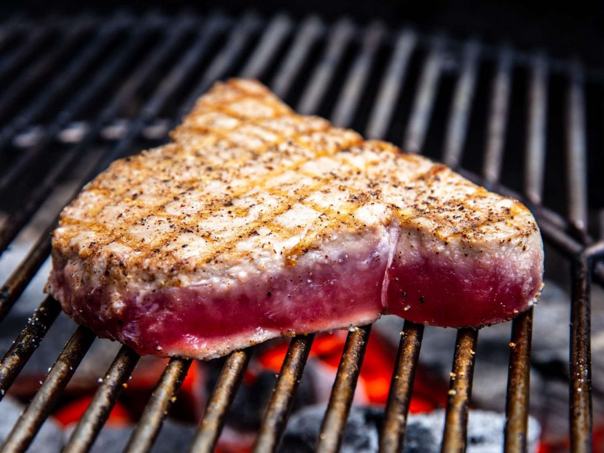 How To Cook A Tuna Steak On The Grill