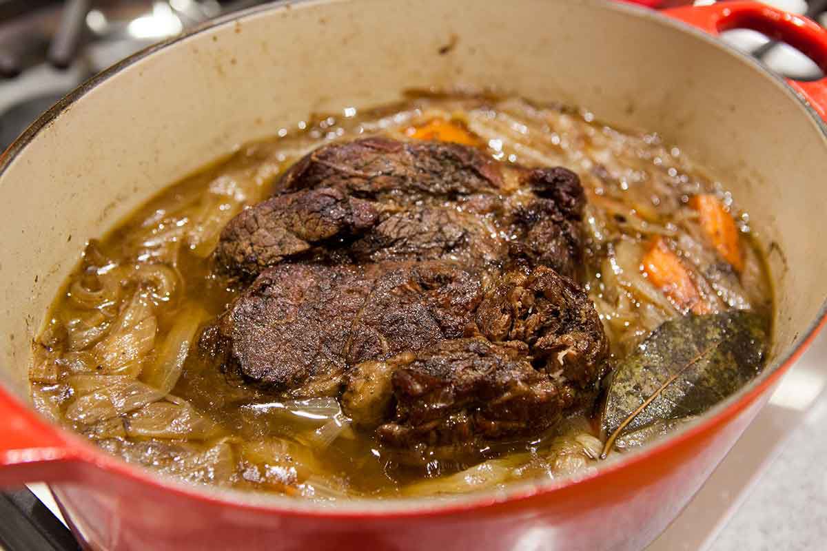 how-to-cook-beef-chuck-roast-on-stove