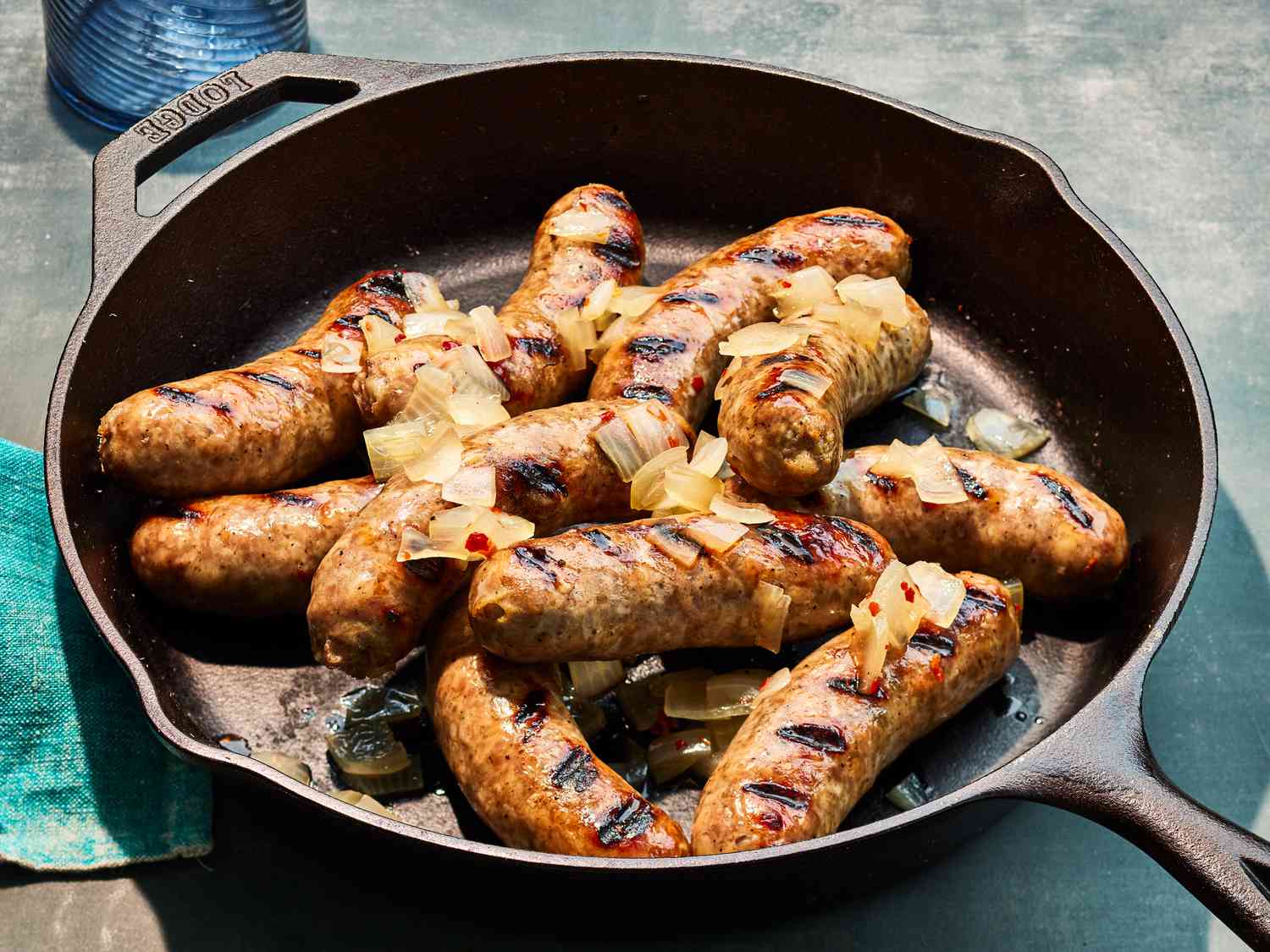 How To Cook Brats In A Cast Iron Skillet - Recipes.net