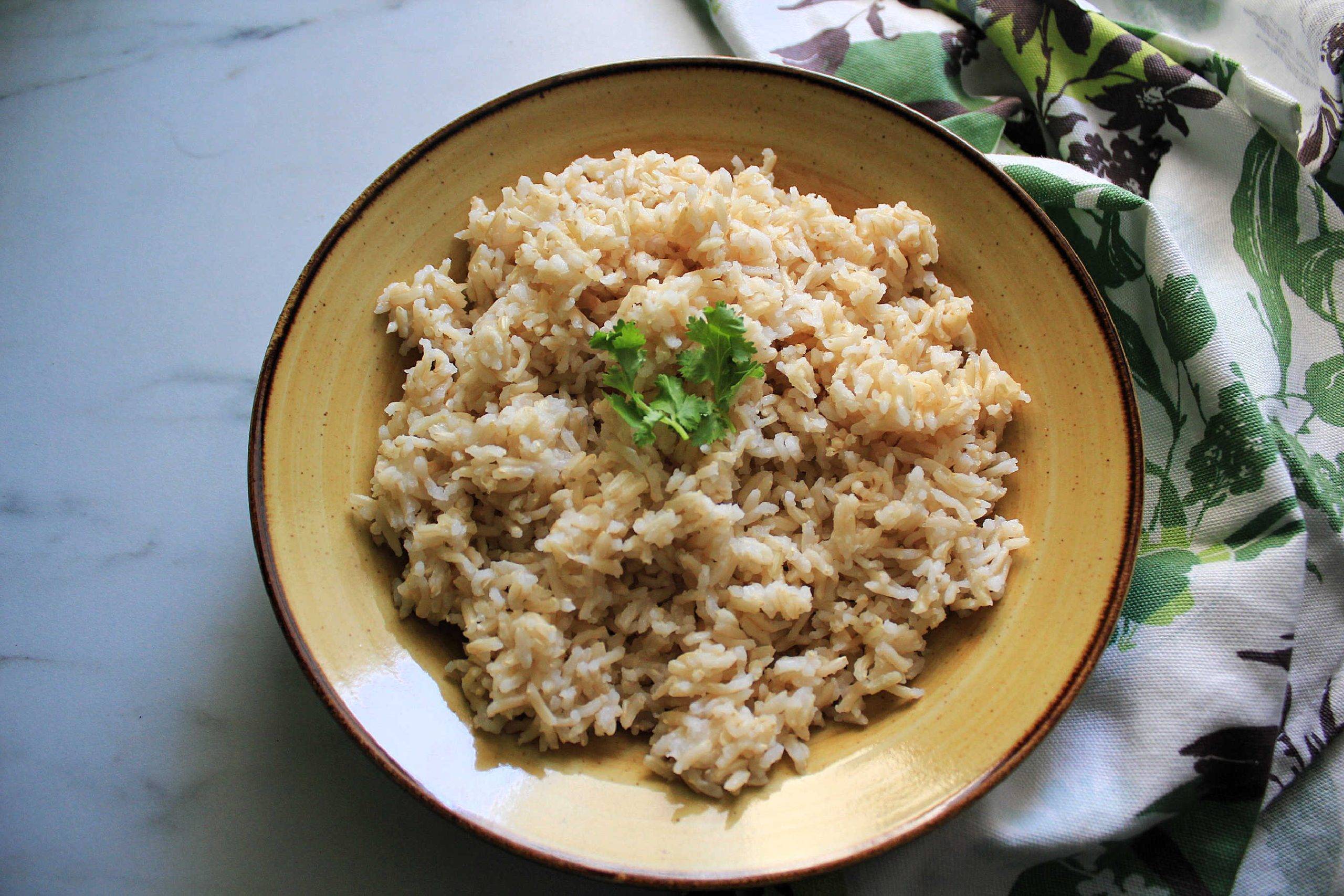 https://recipes.net/wp-content/uploads/2023/12/how-to-cook-brown-rice-in-pressure-cooker-indian-style-1702193635.jpeg