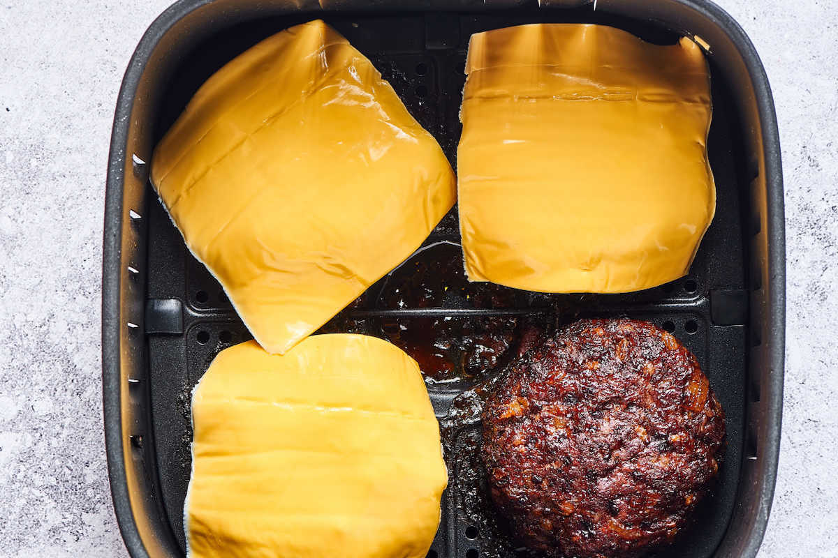 how-to-cook-cheeseburger-in-air-fryer