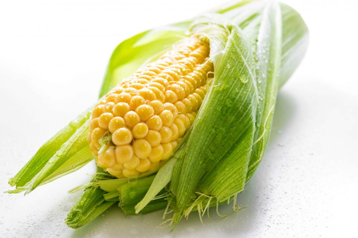 how-to-cook-corn-with-husk-in-microwave