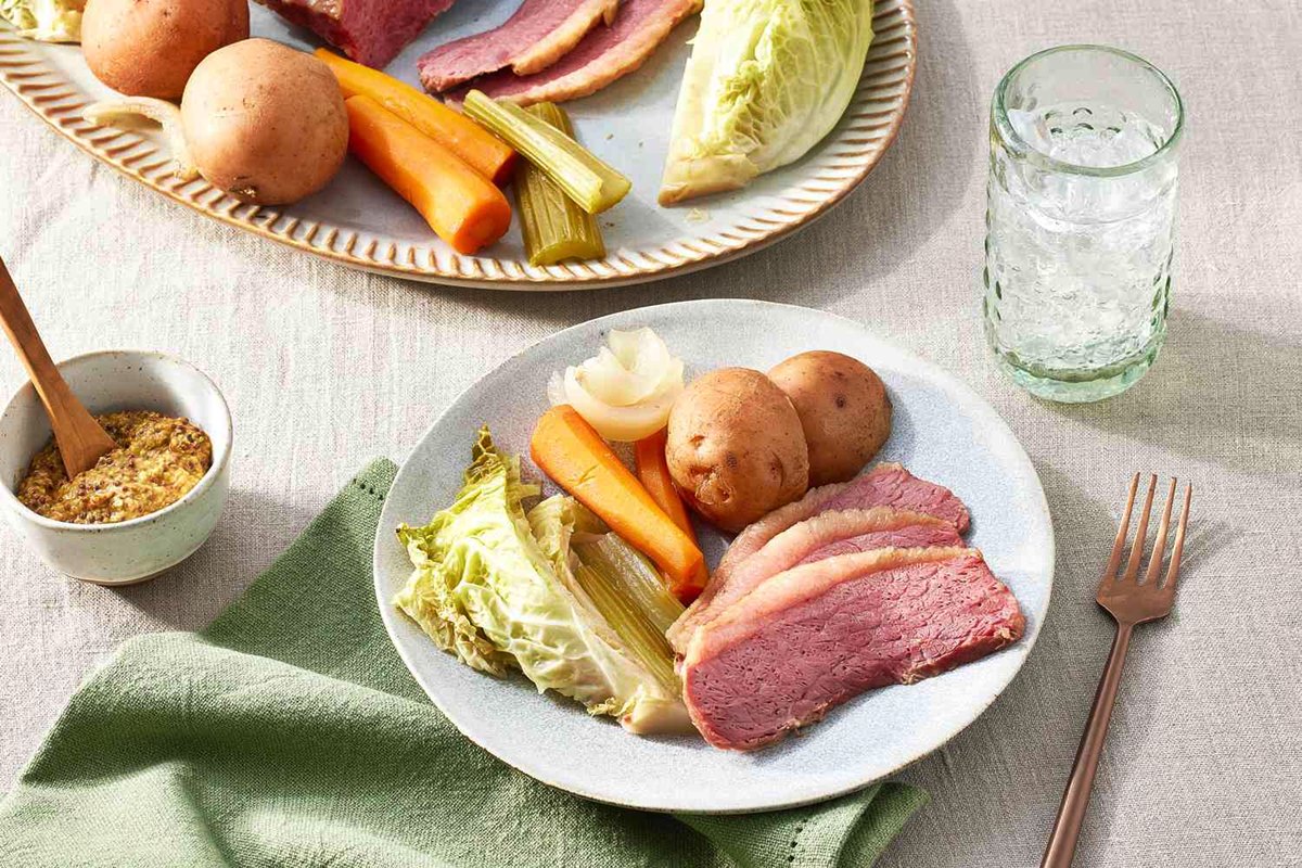 how-to-cook-corned-beef-and-cabbage-in-slow-cooker