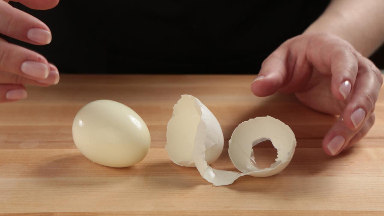 how-to-cook-easy-peel-boiled-eggs