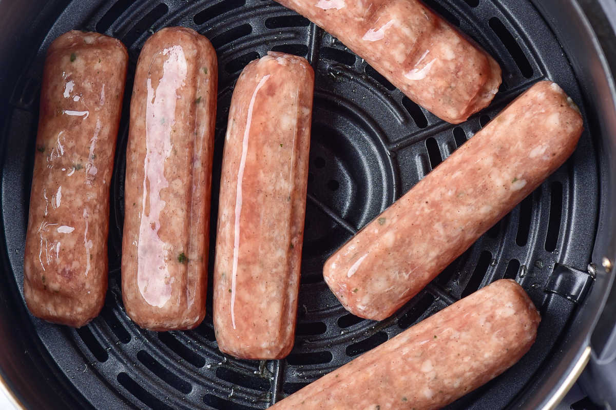 https://recipes.net/wp-content/uploads/2023/12/how-to-cook-fresh-brats-in-air-fryer-1701920191.jpeg