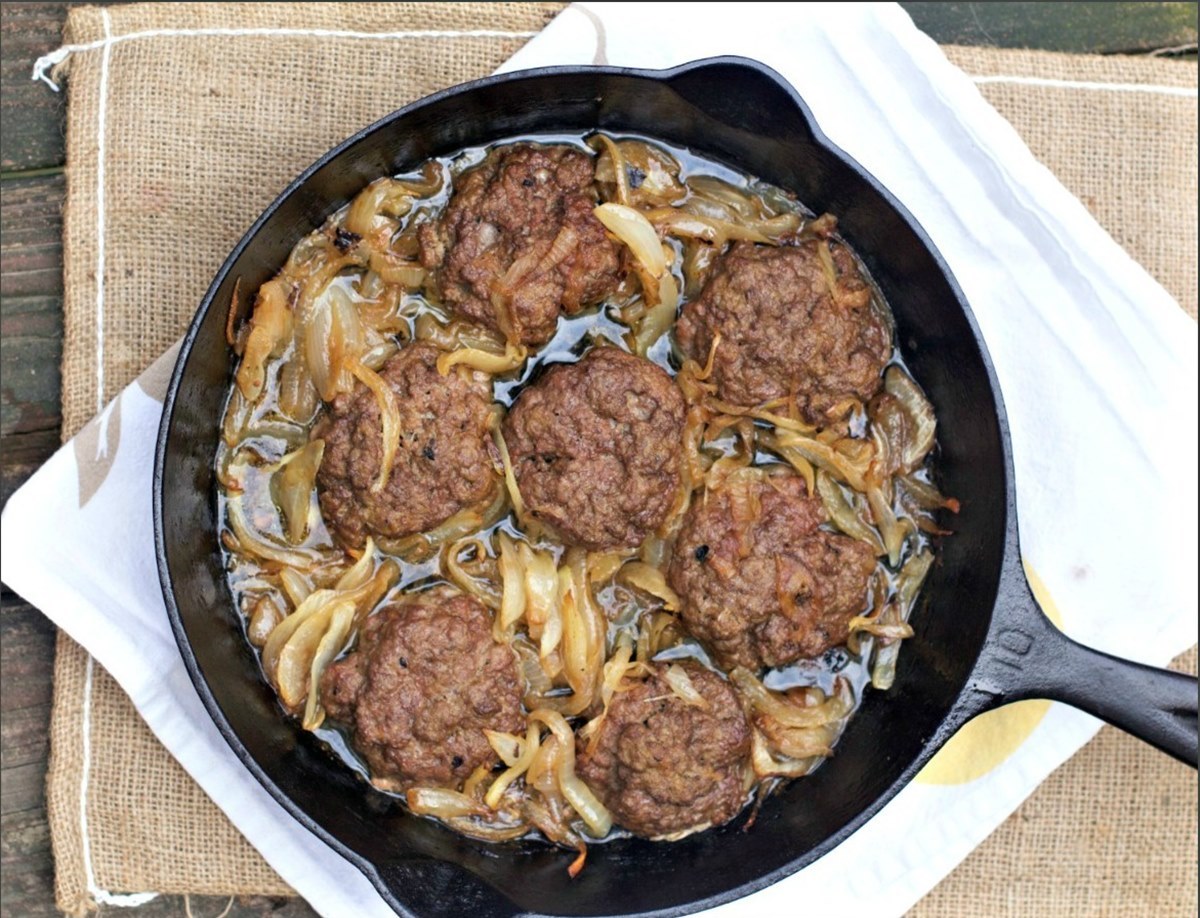how-to-cook-hamburger-steak-in-a-skillet