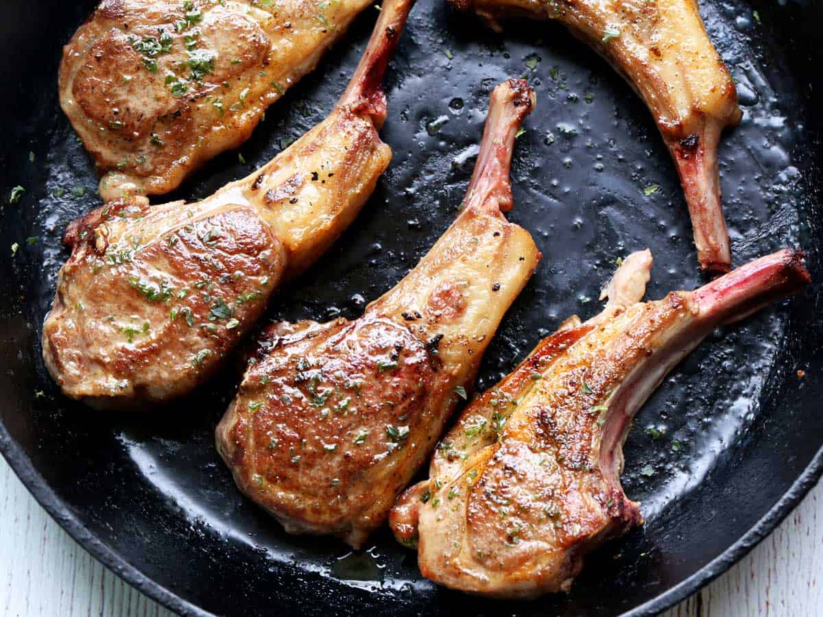 how-to-cook-lamb-chops-in-cast-iron-skillet